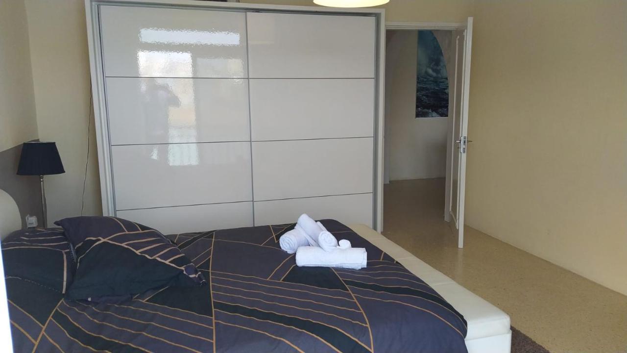 Sea View 2 Bedroom Apartment Marsaskala Extérieur photo