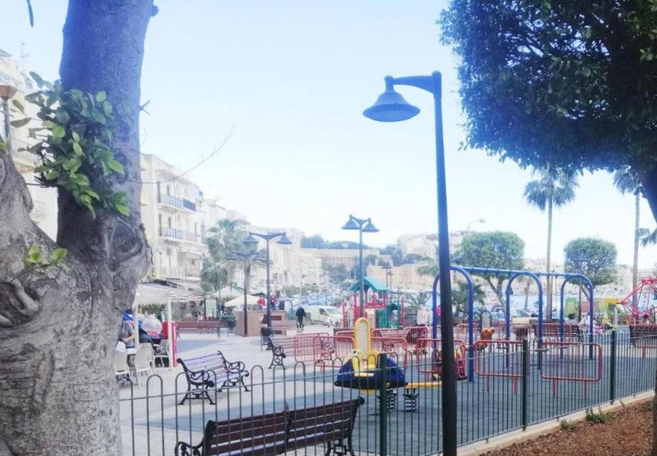 Sea View 2 Bedroom Apartment Marsaskala Extérieur photo