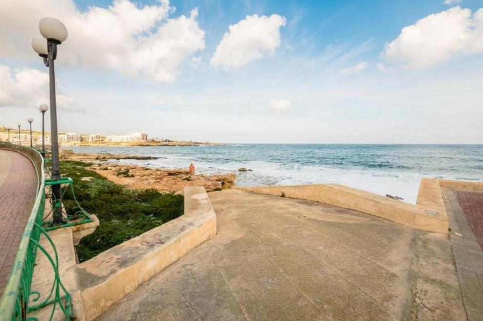 Sea View 2 Bedroom Apartment Marsaskala Extérieur photo